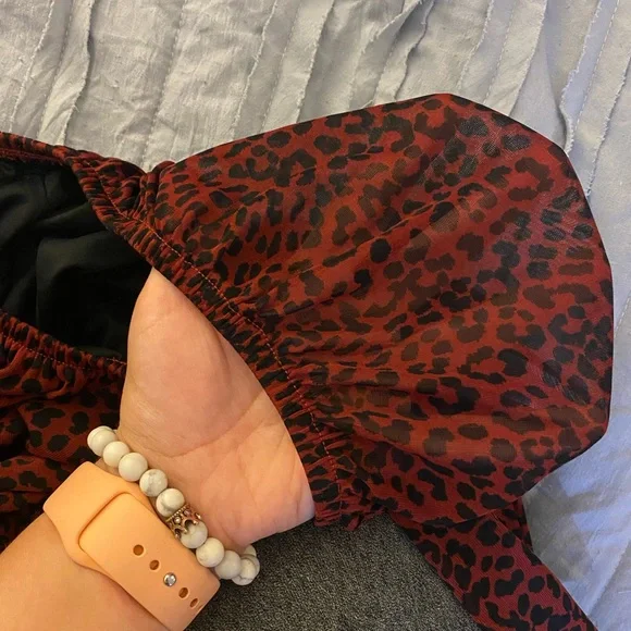 Express blouse XS perfect date night attire red and black cheetah pattern - Picture 4 of 4